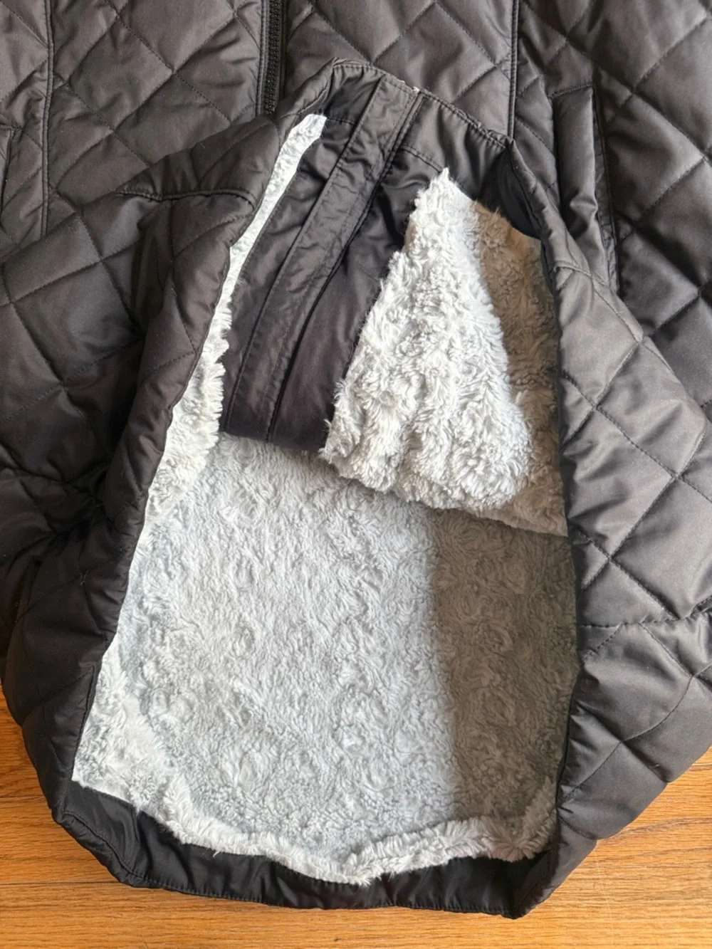 Columbia Women’s Black Quilted Hooded Coat - Picture 4 of 6